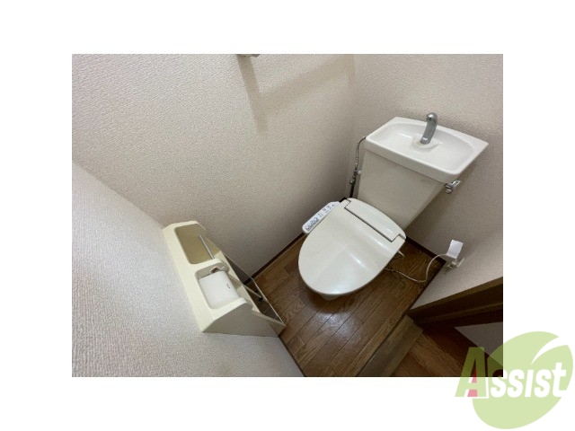 トイレ　こちらはウォシュレットタイプのトイレです。便利ですね。