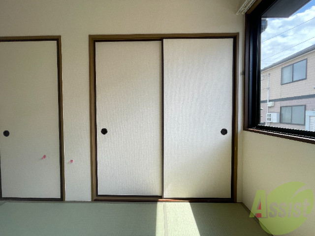 収納　洋室のお部屋に収納スペースがありました。お洋服はこちらへ。