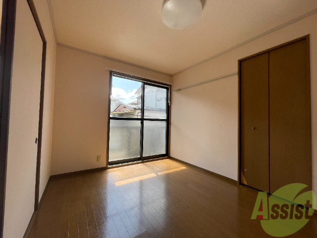 その他部屋・スペース　こちらは寝室です。明るい印象でゆっくり眠れそうですね！