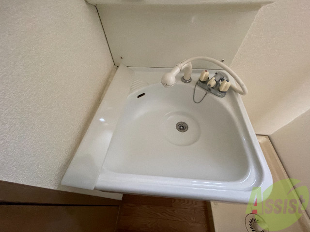 洗面設備　独立洗面台がありました。ここで朝の身支度はばっちりですね。