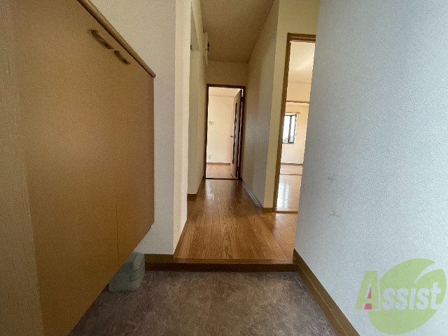 玄関　玄関からの様子を撮影しました。イメージできますか。