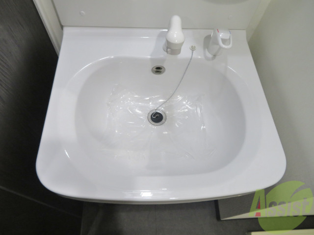 洗面設備　洗髪洗面化粧台なので朝の身支度もスムーズですね。