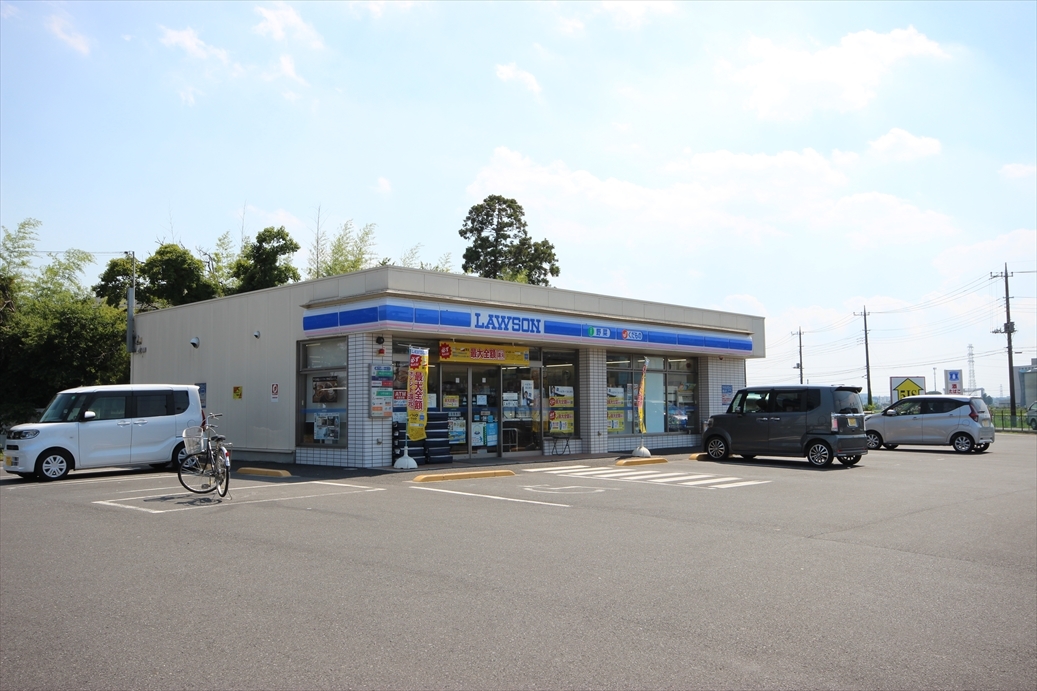 コンビニ　ローソン（コンビニ）まで700m