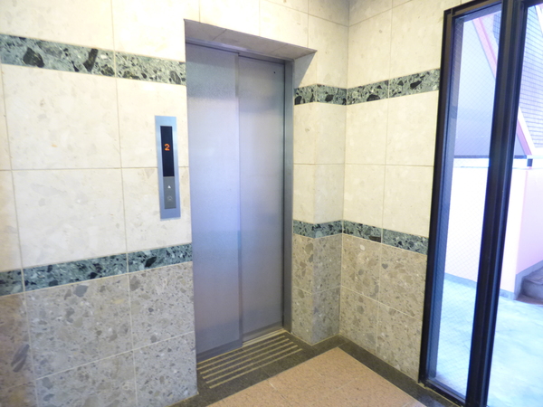 その他　エレベーター付き