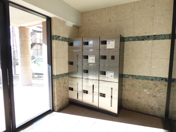 ロビー　宅配ロッカー有