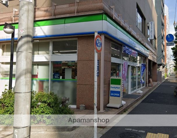 コンビニ　ファミリーマート（コンビニ）まで472m