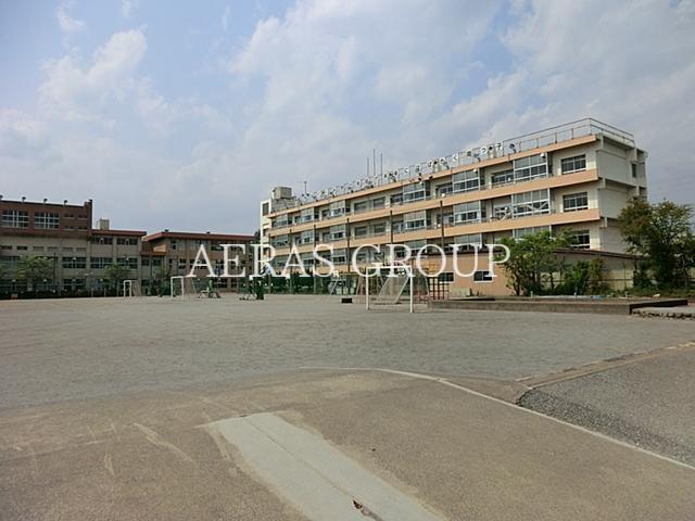 小学校　川口市立新郷南小学校（小学校）まで581m