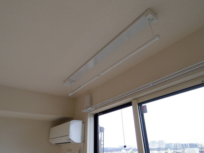 その他設備　エアコン・室内物干し