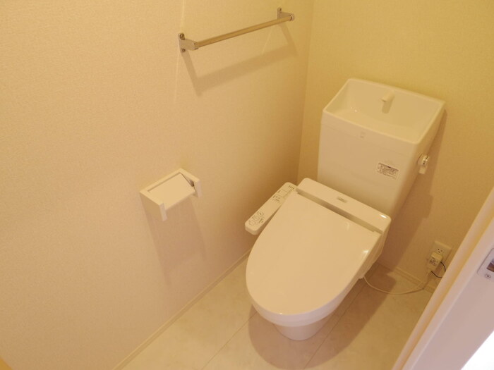 トイレ　温水洗浄暖房便座