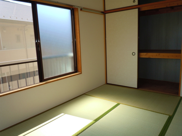 居室・リビング　和室も南側にあり日当り良好