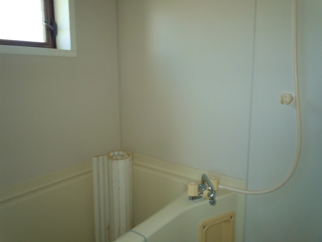 バス・シャワールーム　窓があり換気がよいです