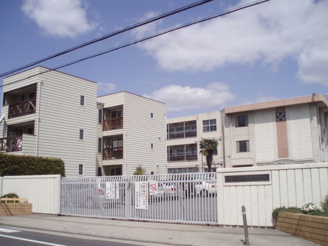 中学校　岡山市立石井中学校（中学校）まで1028m