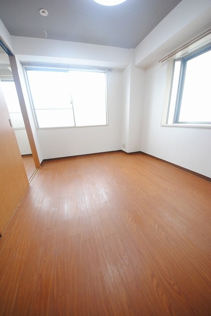 居室・リビング　写真は３０２号室