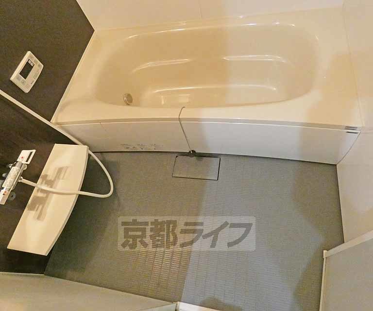 バス・シャワールーム　広々としたお風呂です。