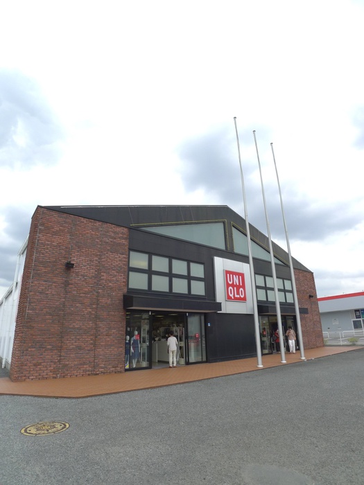 ショッピングセンター　ユニクロ（ショッピングセンター）まで670m