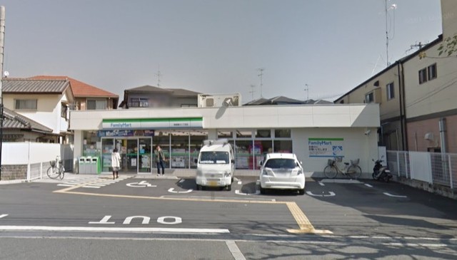 コンビニ　ファミリーマート　箕面瀬川二丁目（コンビニ）まで415m