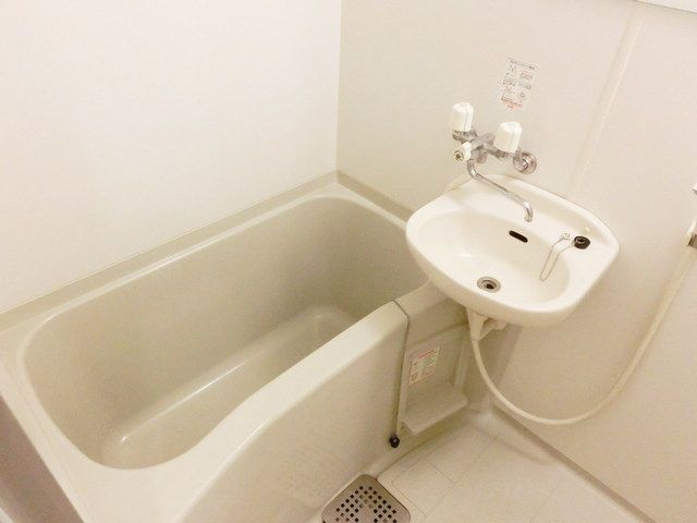 バス・シャワールーム　★お手入れ簡単なユニットタイプのお風呂です★