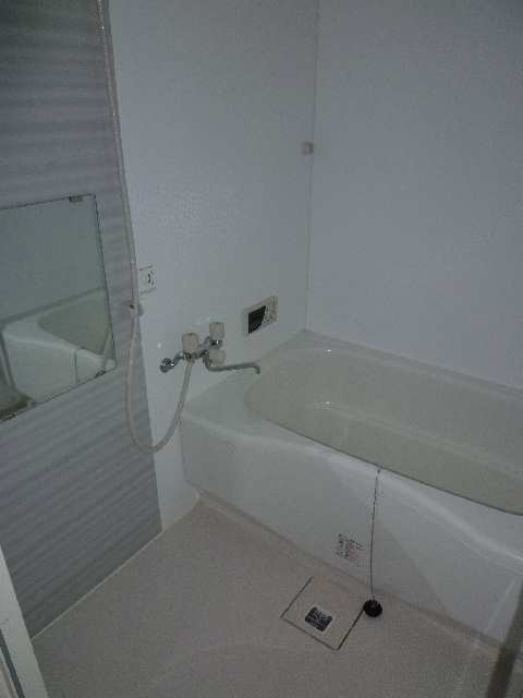 バス・シャワールーム　＊同型タイプ室内写真です。