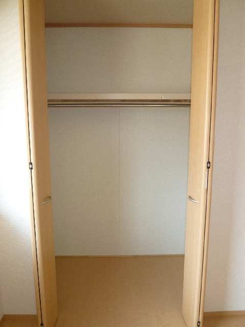 収納　＊同型タイプ室内写真です。
