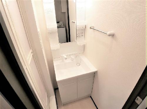 洗面設備　清潔感溢れるスタイリッシュな洗面台