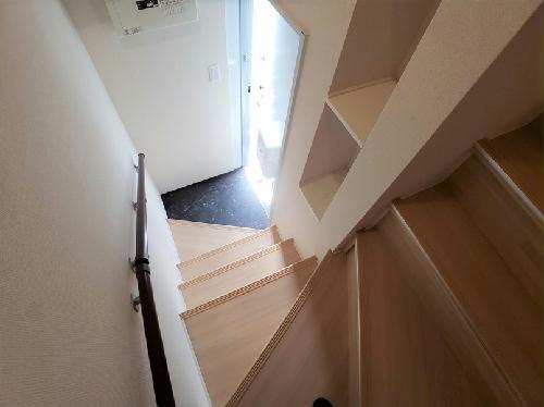 玄関　階段下玄関