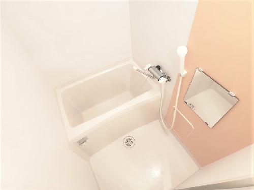 バス・シャワールーム　明るく清潔感のある浴室