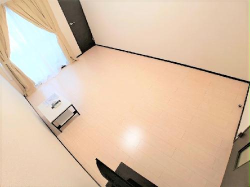 居室・リビング　自然光が入る明るい居室