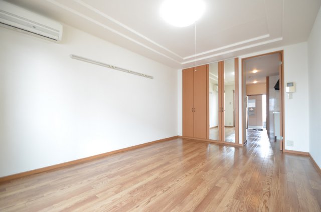 居室・リビング　収納タップリ☆