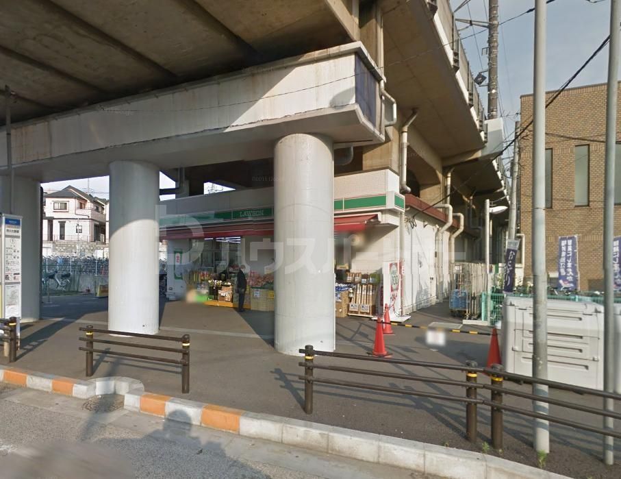 コンビニ　ローソンストア100（コンビニ）まで109m