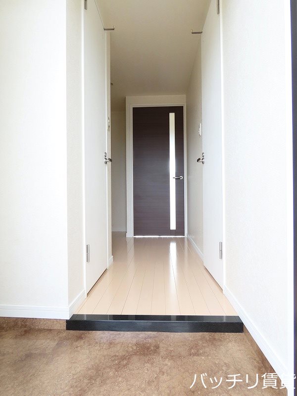 玄関　同型タイプの為、現況を優先致します。