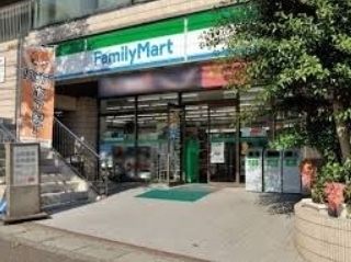 コンビニ　ファミリーマート/川崎梶が谷駅前店（コンビニ）まで620m