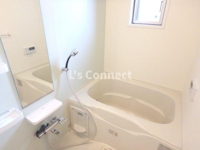 バス・シャワールーム　追焚き、浴室乾燥付きのお風呂。