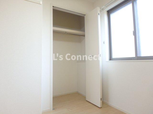 収納　クローゼットでお荷物もすっきり収納。