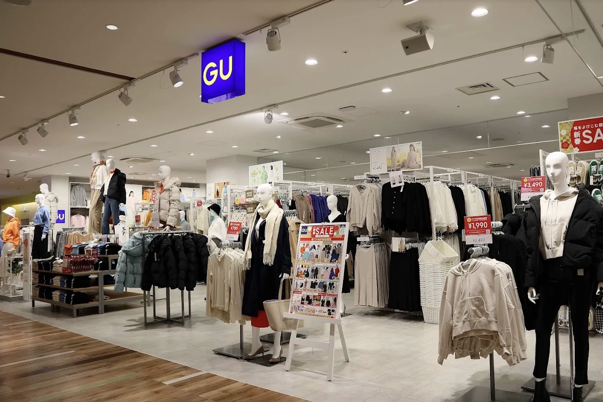 ショッピングセンター　ジーユーカメイドクロック店（ショッピングセンター）まで348m