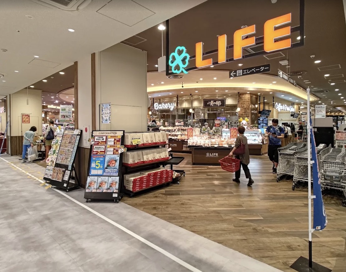 スーパー　ライフカメイドクロック店（スーパー）まで348m