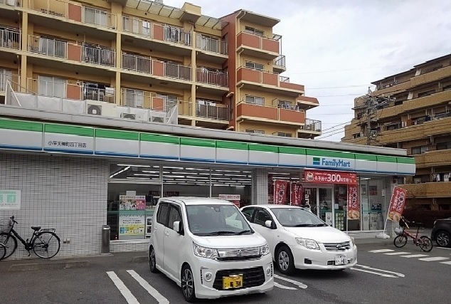 コンビニ　ファミリーマート（コンビニ）まで60m