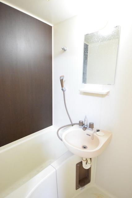 バス・シャワールーム　★ゆったりとしたバスルームで癒しのひと時を…★