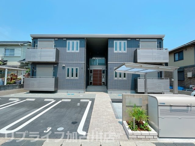 建物外観　オートロック完備、しかも太陽光発電入居者還元です。