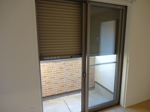 バルコニー　窓シャッター