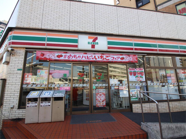 コンビニ　セブンイレブン西小倉駅前店（コンビニ）まで586m