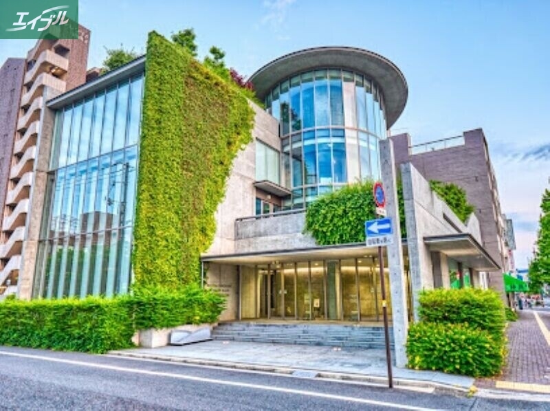 銀行　おかやま信用金庫内山下支店（銀行）まで395m