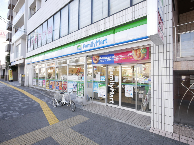 コンビニ　ファミリーマート御器所通三丁目店（コンビニ）まで447m