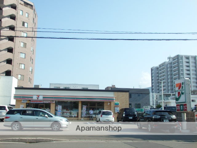 コンビニ　セブンイレブン（コンビニ）まで294m