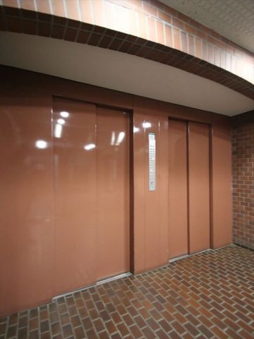 その他共有部分　エレベーターも2基あります♪