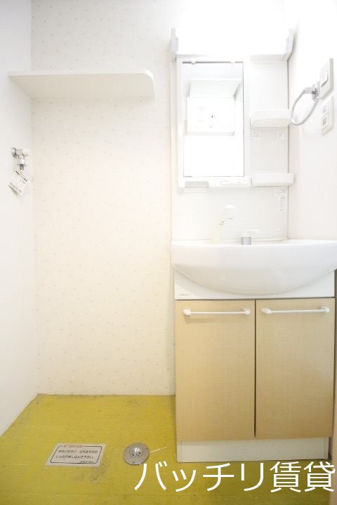 洗面設備　画像は別号室イメージの為、現況を優先いたします。