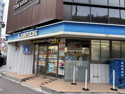 コンビニ　ローソン 江坂駅南口店（コンビニ）まで494m