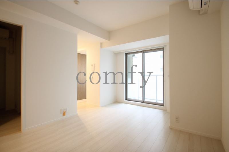 居室・リビング　ホワイト調のフローリング