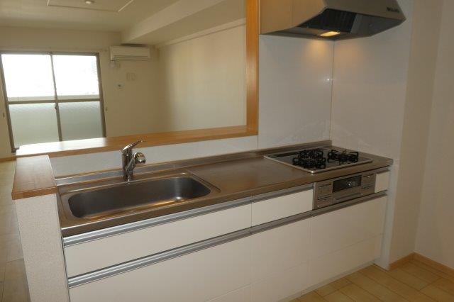 キッチン　３口ガスコンロ付システムキッチン