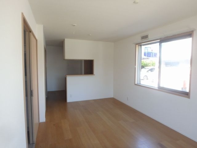 その他　反転した間取りの室内写真です