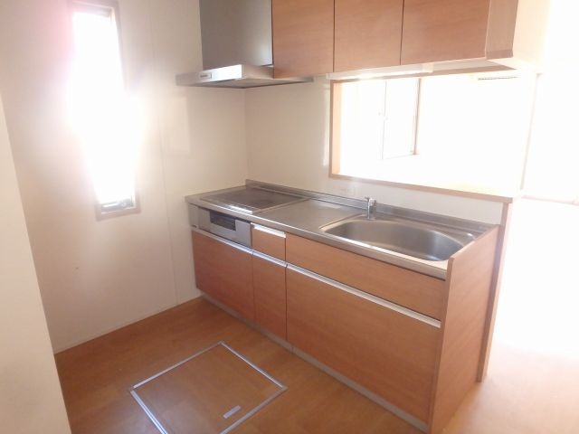 キッチン　反転した間取りの室内写真です